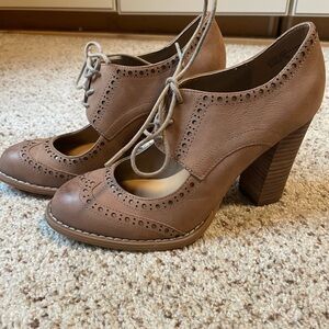 NEW Crown vintage Elegant Brown Lace-Up Women's Heels size 7